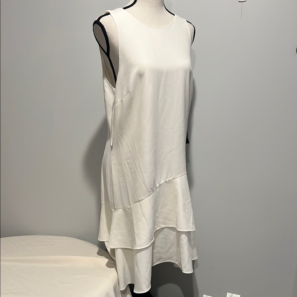 Elegant White Sleeveless Dress from Halston